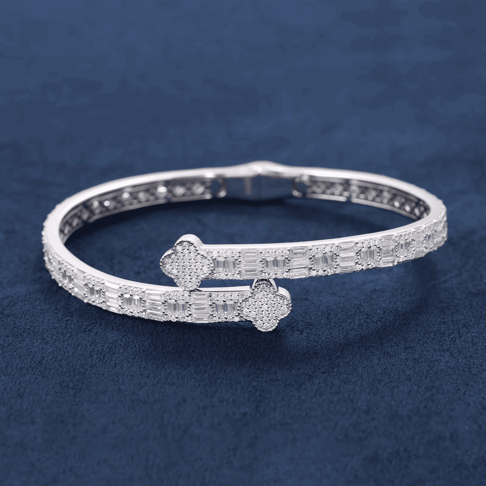 Luxury Accessories 925 Sterling Silver VVS Moissanite Diamond Bangle Trendy Four Leaf Clover Bracelet Jewelry for Women Men